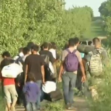 لاجئون یفکرون بمغادرة ألمانیا خوفا من اعتداءات الیمین المتطرف تویتر