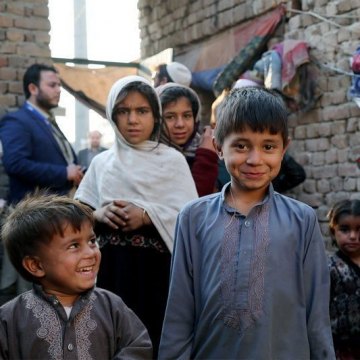 السلطات تقول للاجئین الذین أجبروا على العودة من باکستان إلى أفغانستان: اصبروا
