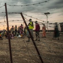  S-topComment-��������-�������������� - جنوب السودان: نزوح الآلاف بسبب عملیات قتل المدنیین والعنف الجنسی، والمخاوف من الاعتقال والاختطاف