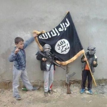داعش از کودکان زیر 10 سال برای انجام عملیات انتحاری استفاده می کند