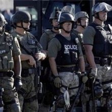  سرکوب-اعتراضات - اعزام ۱۰۰ مأمور دیگر اف‌بی‌آی برای کمک به سرکوب اعتراضات احتمالی در فرگوسن