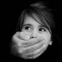  کودک-آزاری - کودک آزاری در رتبه نخست خشونت های خانگی است