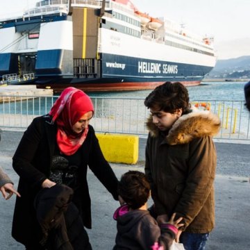 UN agency chief urges stronger cooperation to aid refugees' transfer from Greek islands