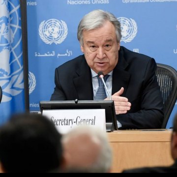 Heading to Uganda for 'solidarity summit,' UN chief marks World Refugee Day with calls for action