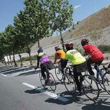 Female bikers promote clean transportation in Tehran