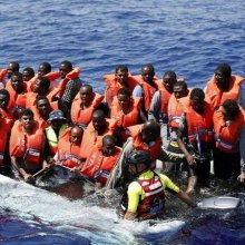  Migrants - Hundreds rescued from overcrowded migrant boats in Med