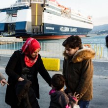  unhcr - UN agency chief urges stronger cooperation to aid refugees' transfer from Greek islands